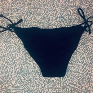 Rouched bottom, black bikini bottom w tie sides.